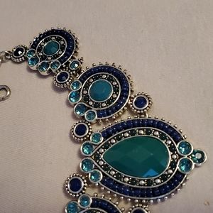 Reversible multiple length statement necklace